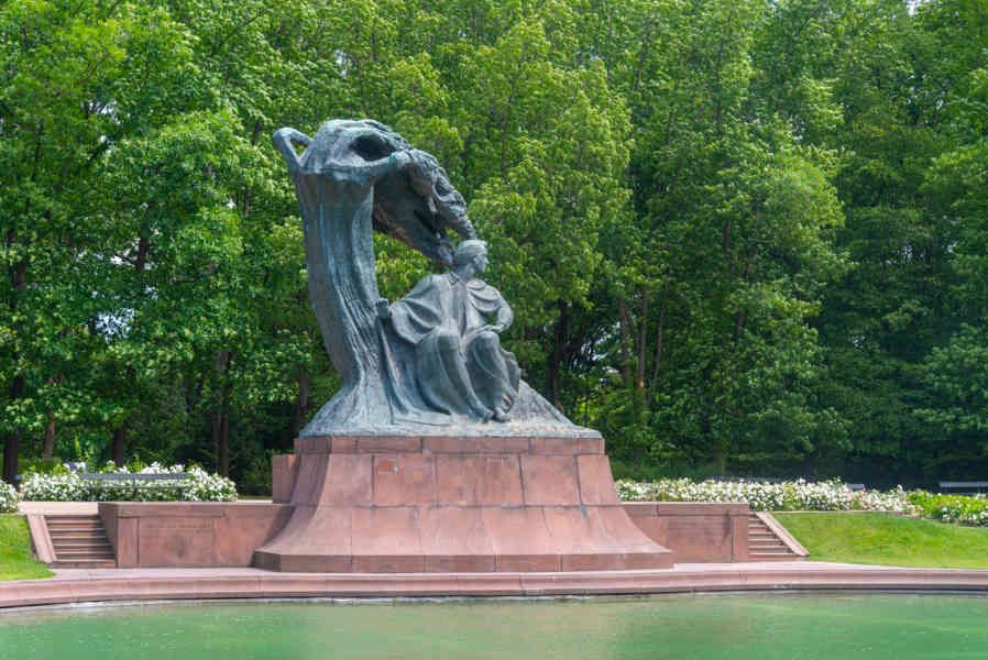 Polonia - Varsovia 214 - monumento a Frédéric Chopin.jpg